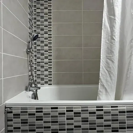 Apartment T2 + Alcove. Balcon. Parking Couvert. Piscine Ete. Cauterets