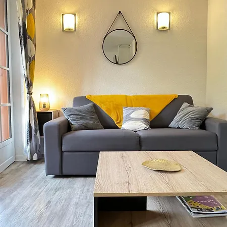 Apartment T2 + Alcove. Balcon. Parking Couvert. Piscine Ete. *