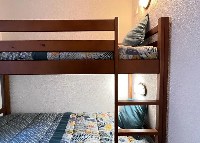 T2 + Alcove. Balcon. Parking Couvert. Piscine Ete. Lägenhet