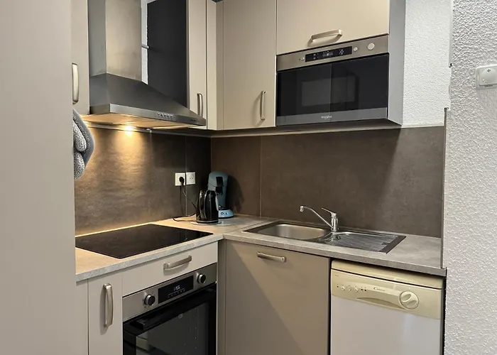 Lägenhet T2 + Alcove. Balcon. Parking Couvert. Piscine Ete. *