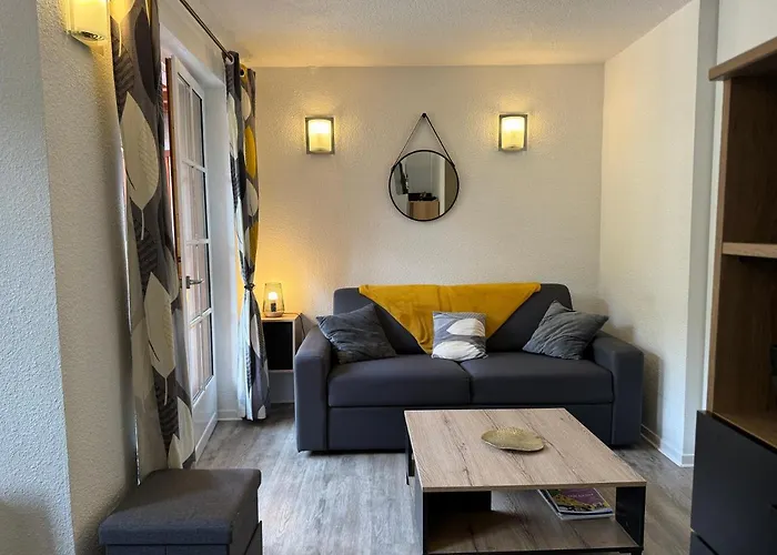 Lägenhet T2 + Alcove. Balcon. Parking Couvert. Piscine Ete.