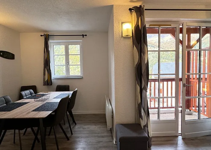 Lägenhet T2 + Alcove. Balcon. Parking Couvert. Piscine Ete. *