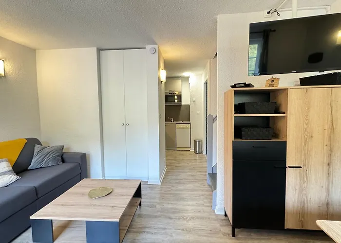 T2 + Alcove. Balcon. Parking Couvert. Piscine Ete. Lägenhet